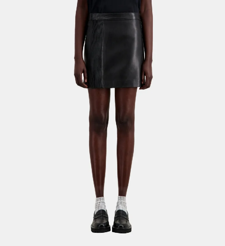 Short Leather Skirt With Zip And Pintuck Details