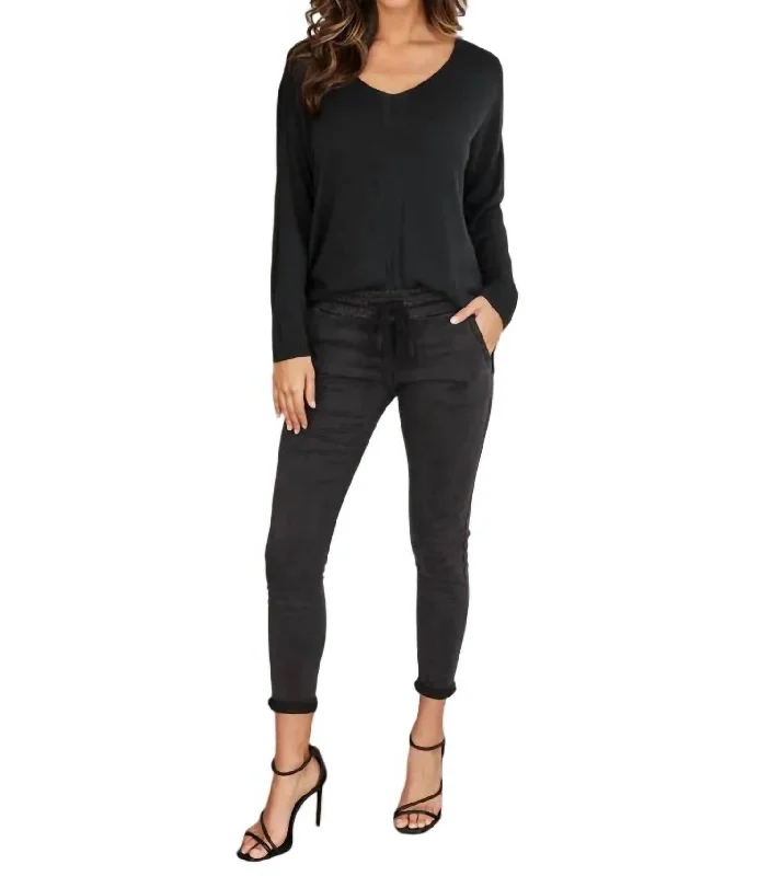 Mineral Wash Sweater In Black Adventure